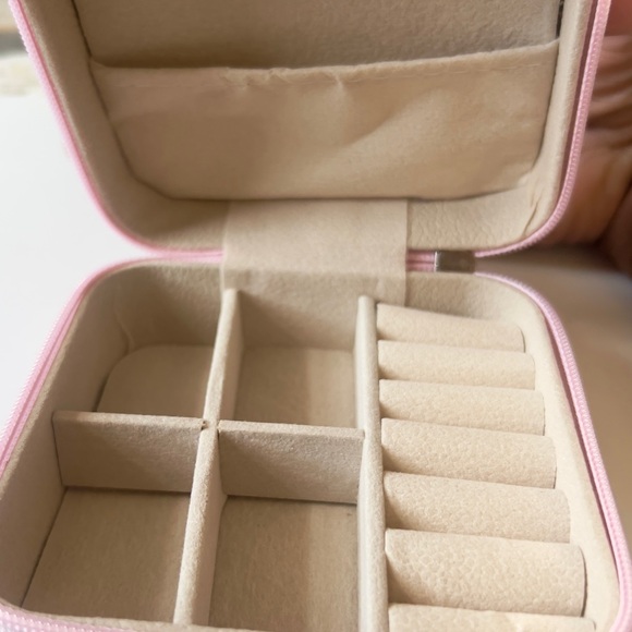 NEW ✨Pink Compact Jewelry Case - Picture 5 of 6